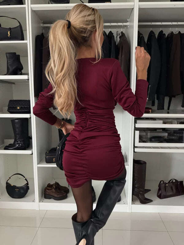 Vestido outonal, sexy, plissado, com cintura alta e decote em V, cobrindo as nádegas
