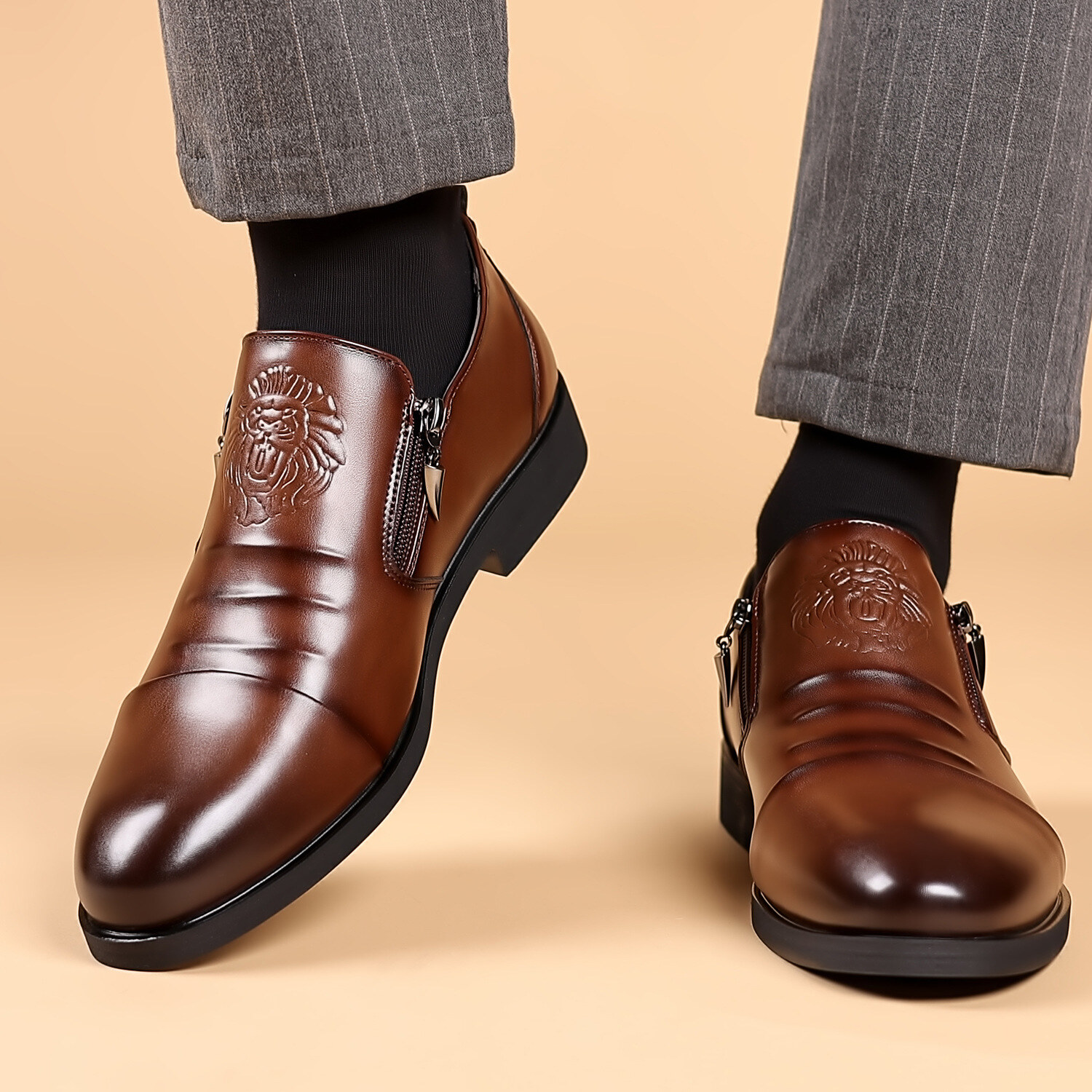 BOTAS DE COURO BORDADAS À MÃO ITALIANA COM ZÍPER