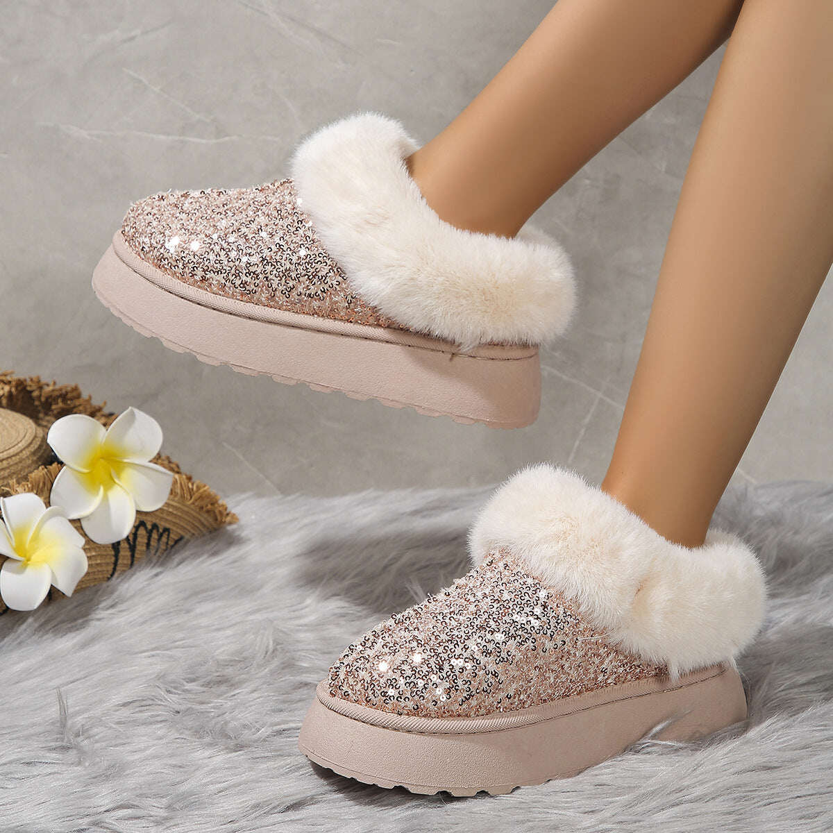 Sapatos plataforma elegantes e luxuosos com lantejoulas