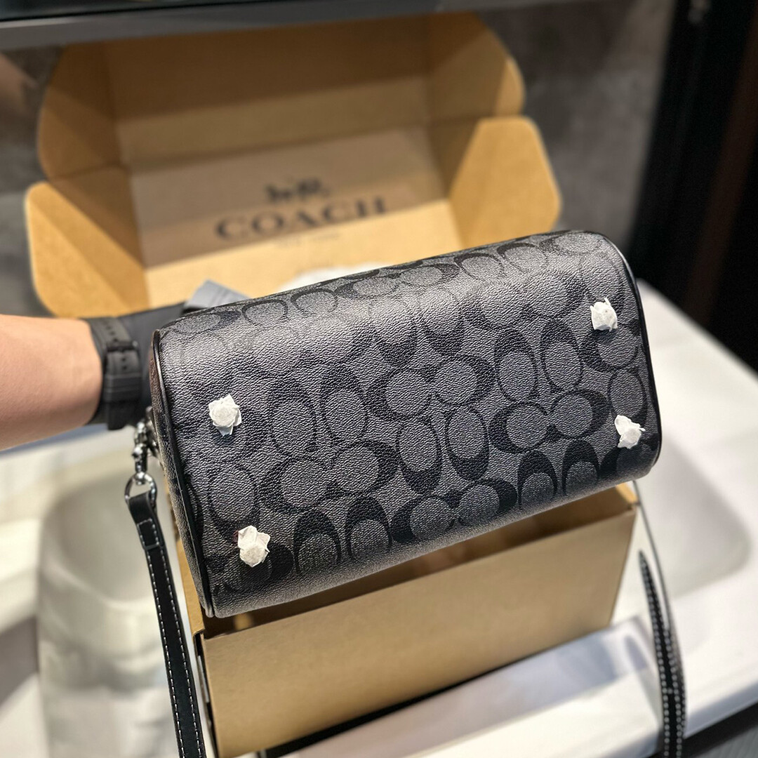 Bolsa de mão Coach Pillow Bag Crossbody multiuso