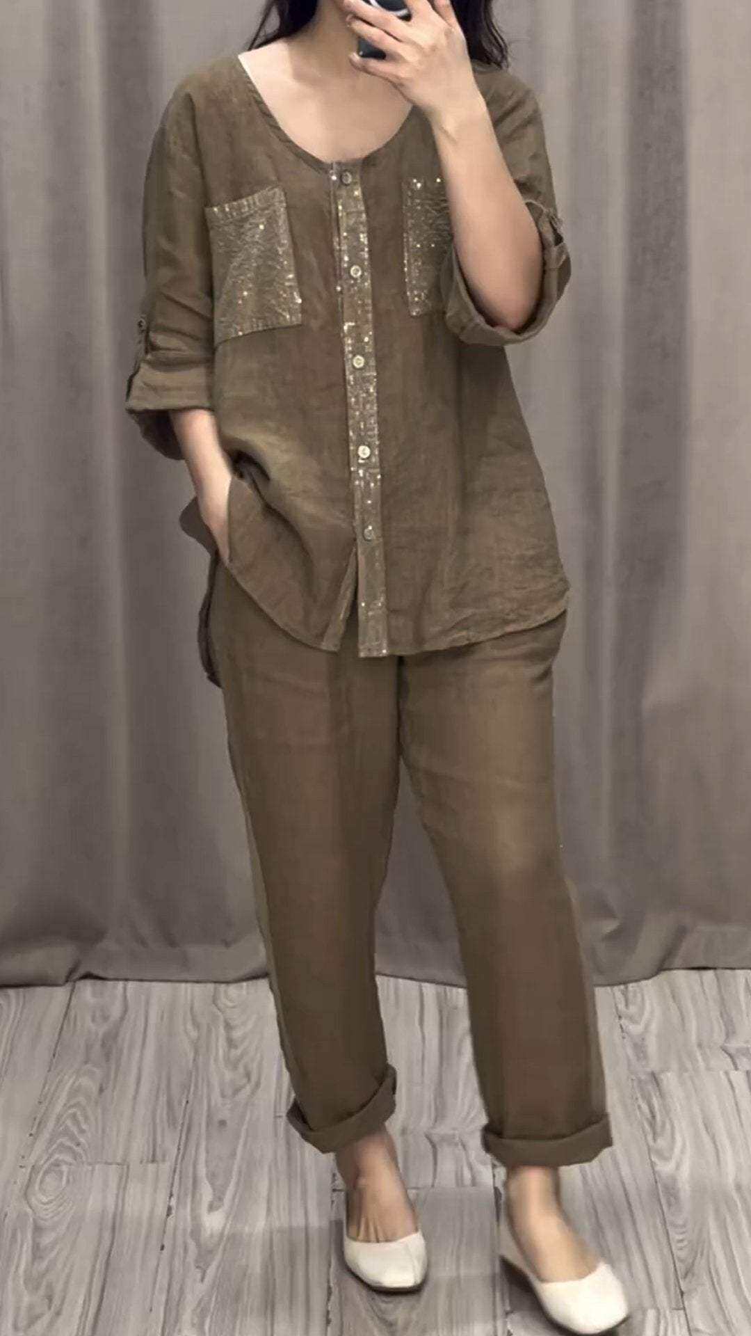 Vestido de duas peças com gola redonda em algodão e linho com lantejoulas