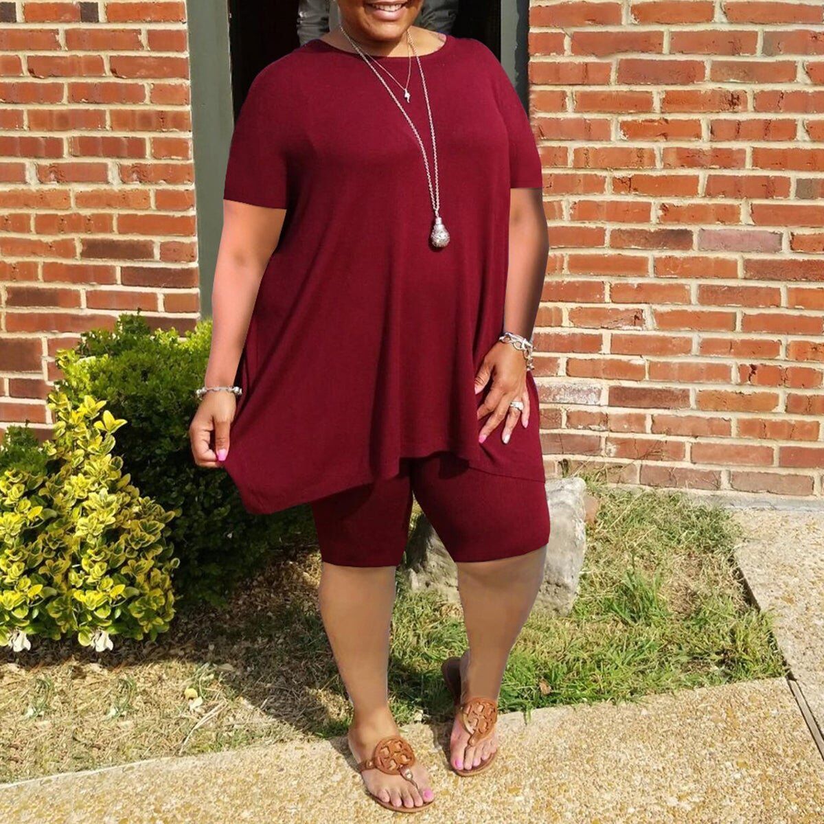 Blusa e shorts plus size com babados em cor sólida