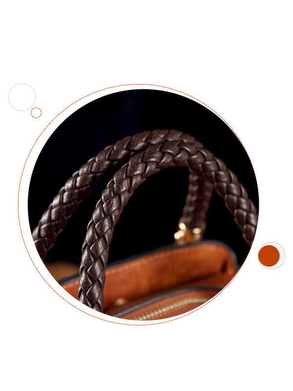 Bolsas em pele vintage formato redondo com borlas. Bolsa de ombro