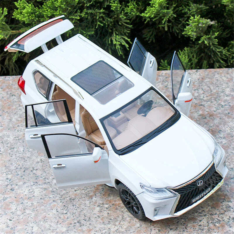 1:18 Lexus LX570 Die Cast