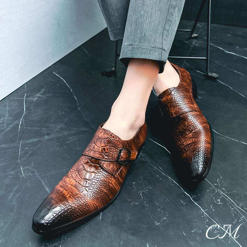 Sapatos de couro com fivela 