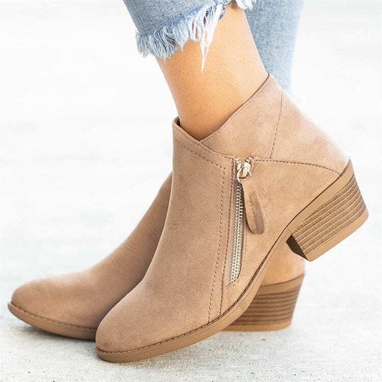 Nowe zamszowe buty damskie na suwak