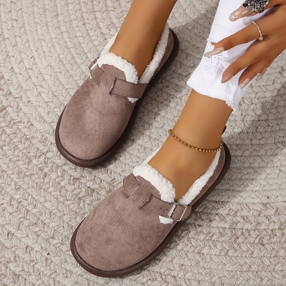 🔥ÚLTIMO DIA COM 50% DE DESCONTO - SAPATILHAS FEMININAS DE PELÚCIA COM BICO REDONDO E SLIP-ON