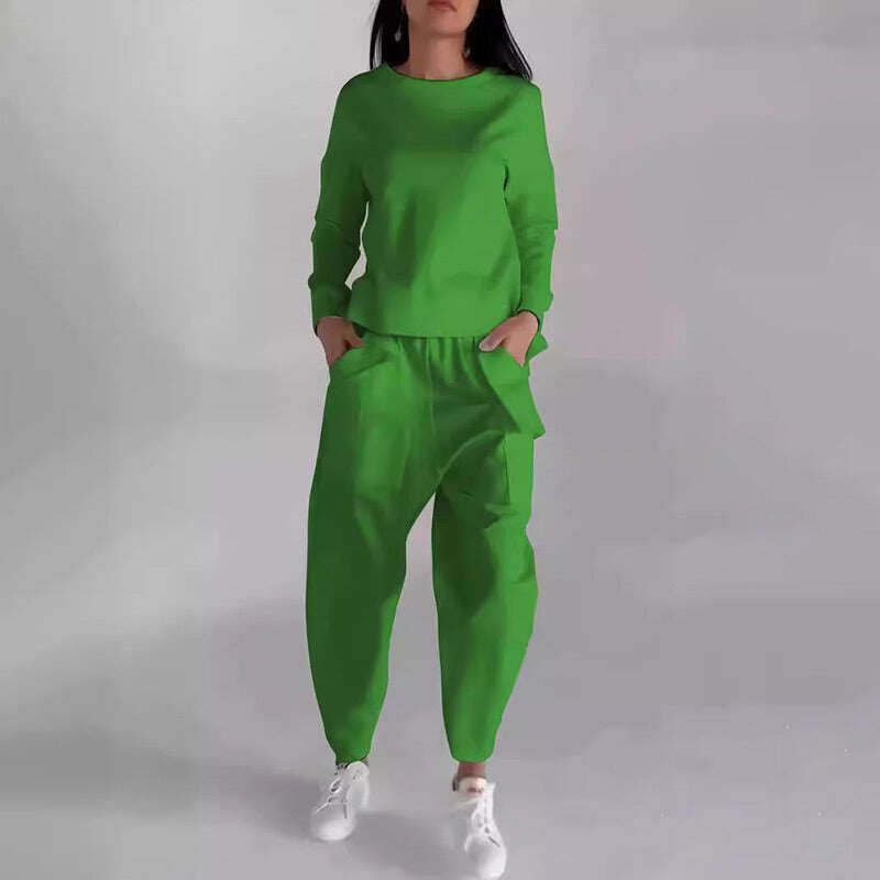 Fato desportivo feminino com muitos bolsos