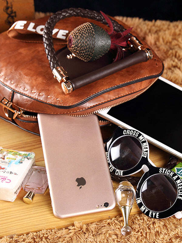 Bolsas em pele vintage formato redondo com borlas. Bolsa de ombro