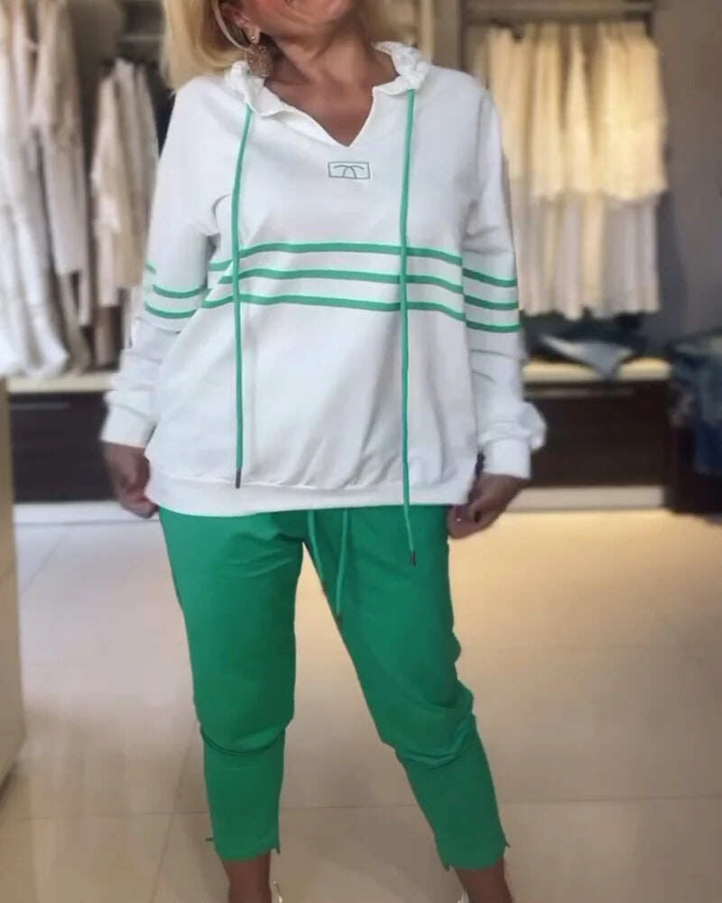 Conjunto de moletom com estampa listrada