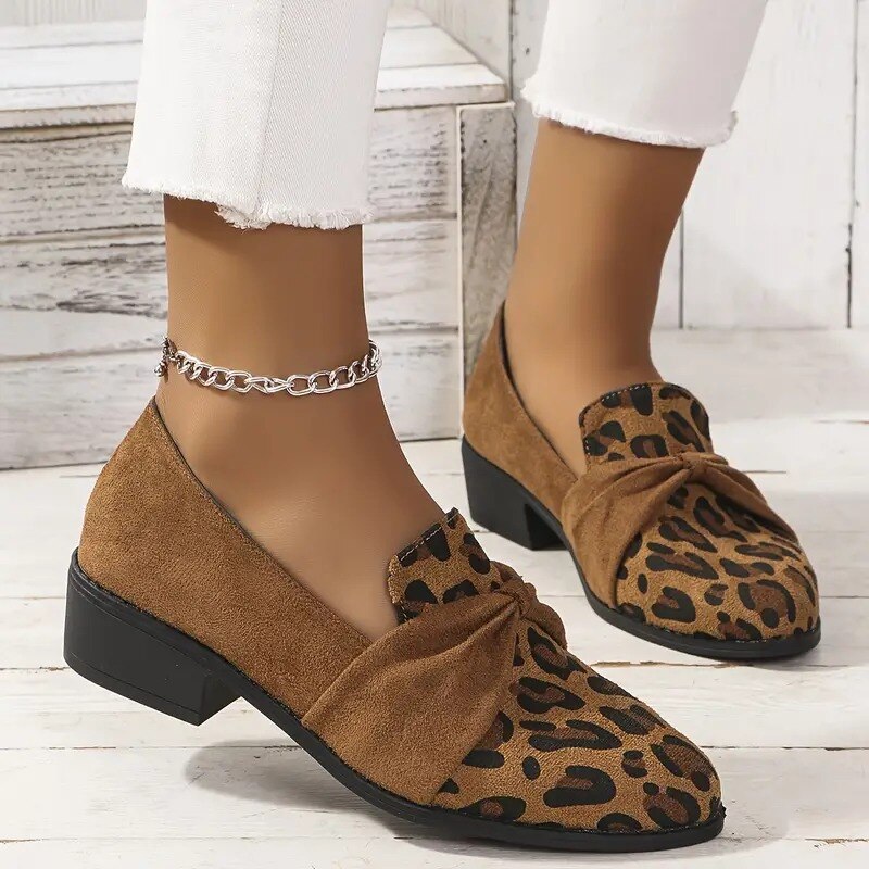 Sapatos Oxford femininos com estampa de leopardo