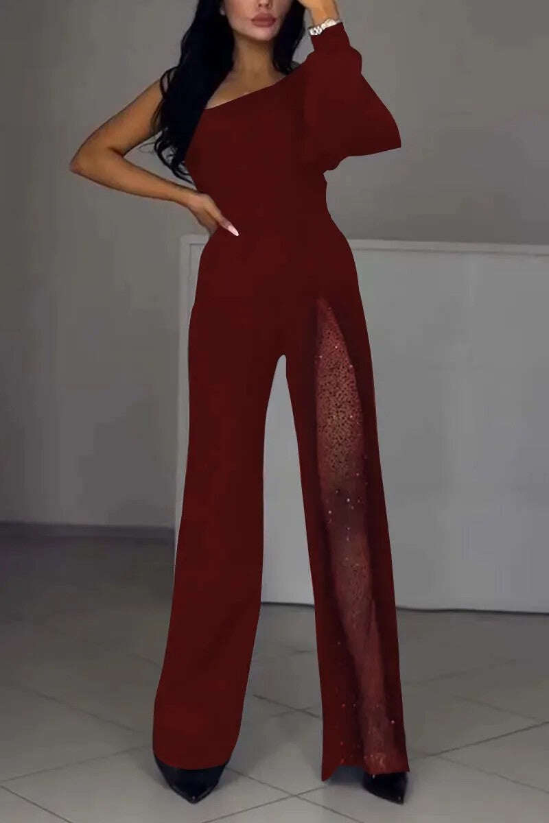 Macacão feminino elegante e sexy com ombros caídos e rachas altas