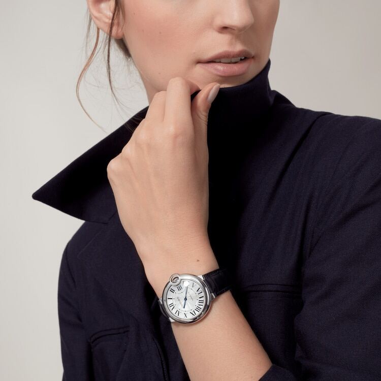 Reloj Ballon Bleu de Cartier, 33 mm, movimiento mecánico de carga automática.
