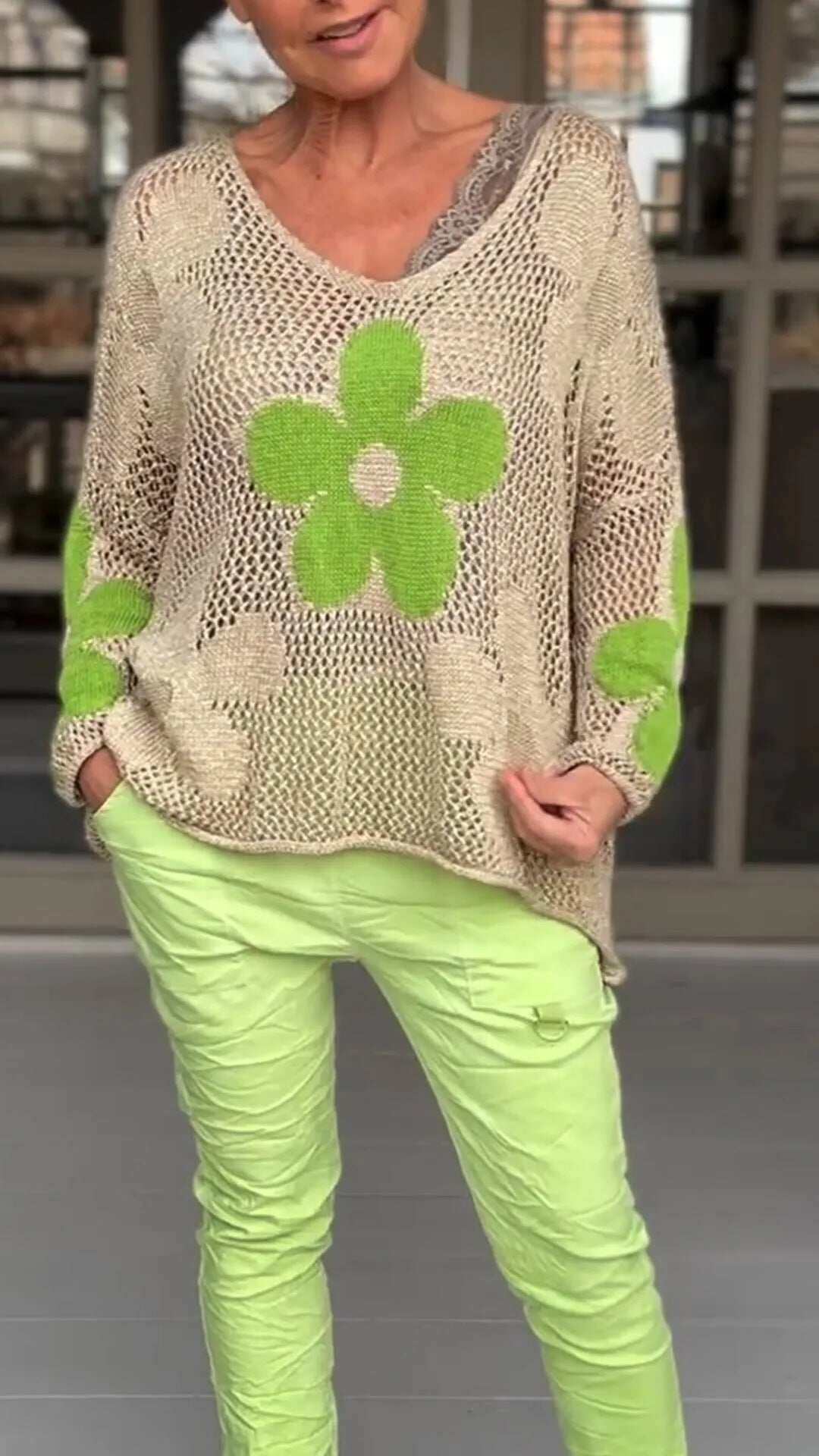 2024 Primavera E Verão Nova Camisa Floral De Malha Oca Com Decote Em V Suéter Xadrez Floral