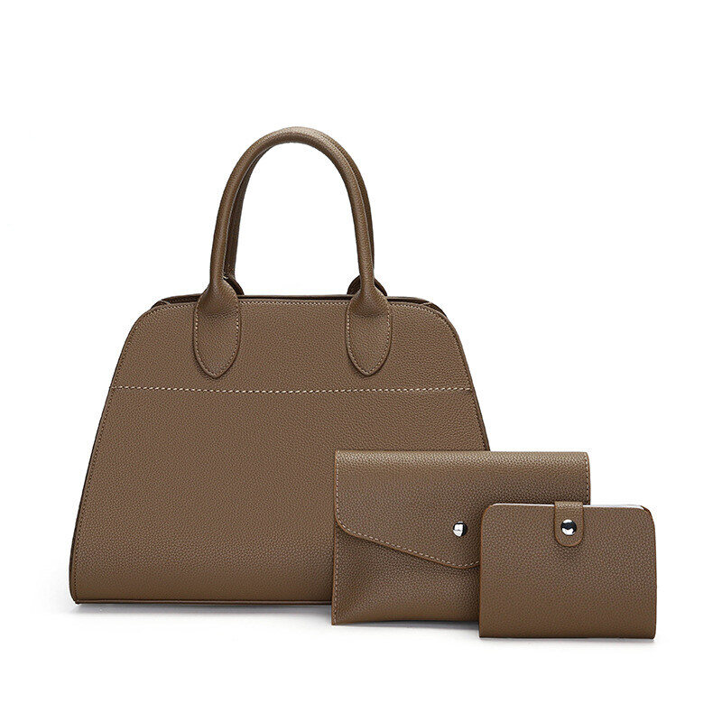 Nagy kapacitású bőr válltáska.