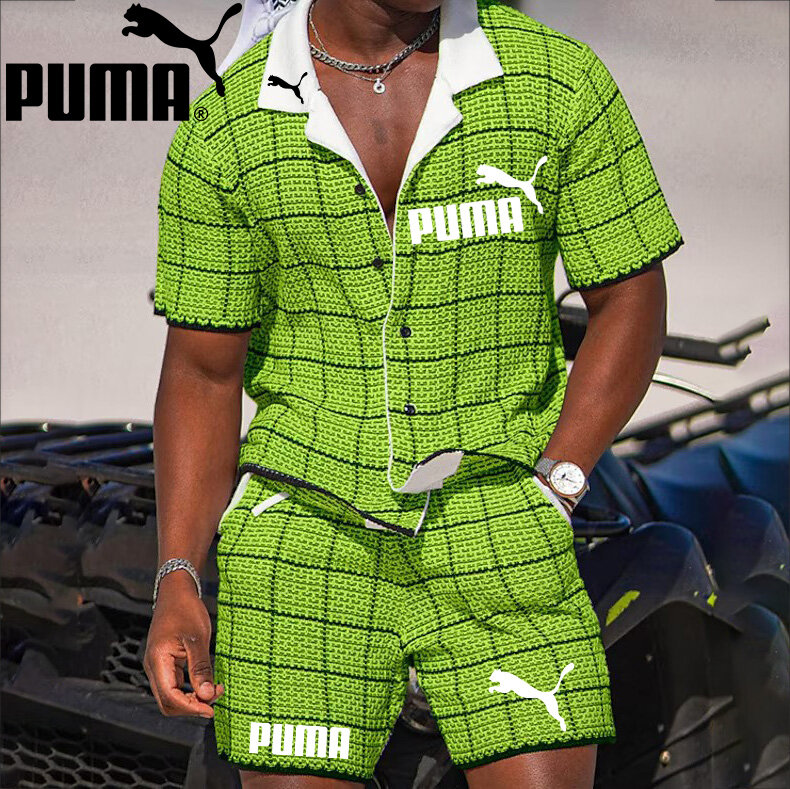 Terno masculino elegante de duas peças composto por uma camisa e shorts