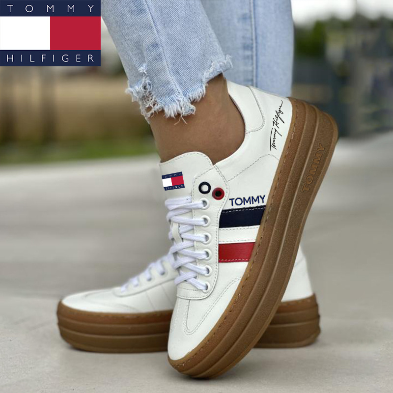 A Tommy Hilfiger® női tornacipő sima, puha bőrből készült, amely könnyű és légáteresztő