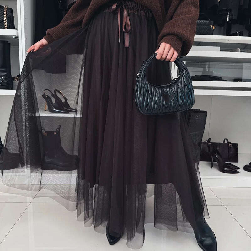 Saia feminina de tule evasê