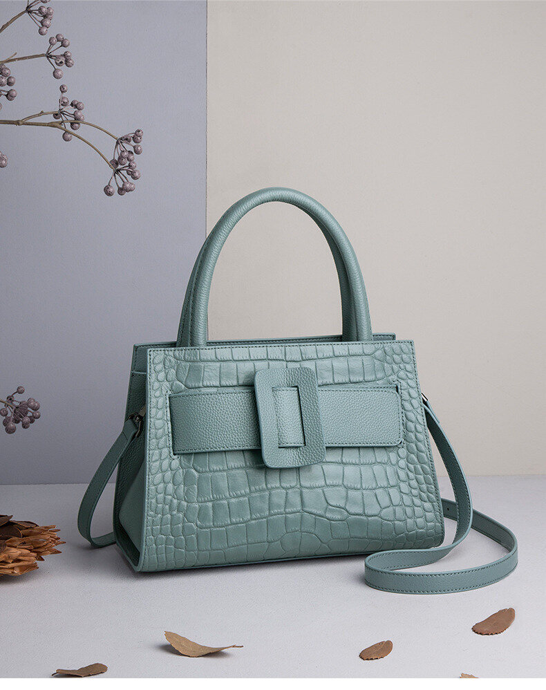 Új kézitáska: kifinomult és elegáns. Tökéletes mindennapi hordáshoz.