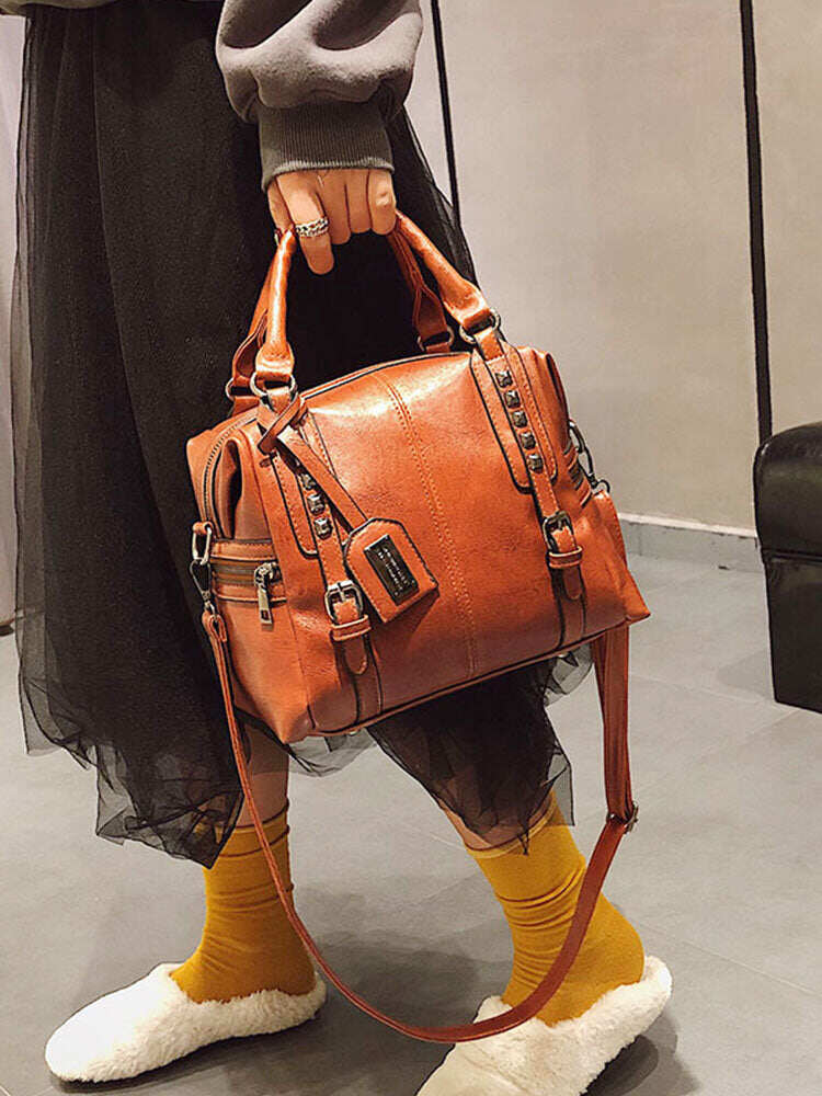 Bolsa feminina retrô rebitada Bolsa crossbody com grande capacidade