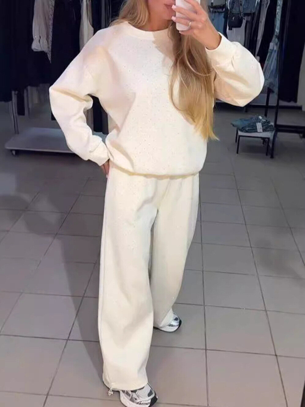 Conjunto de duas peças moletom com gola redonda + calça com cordão (com diamantes)