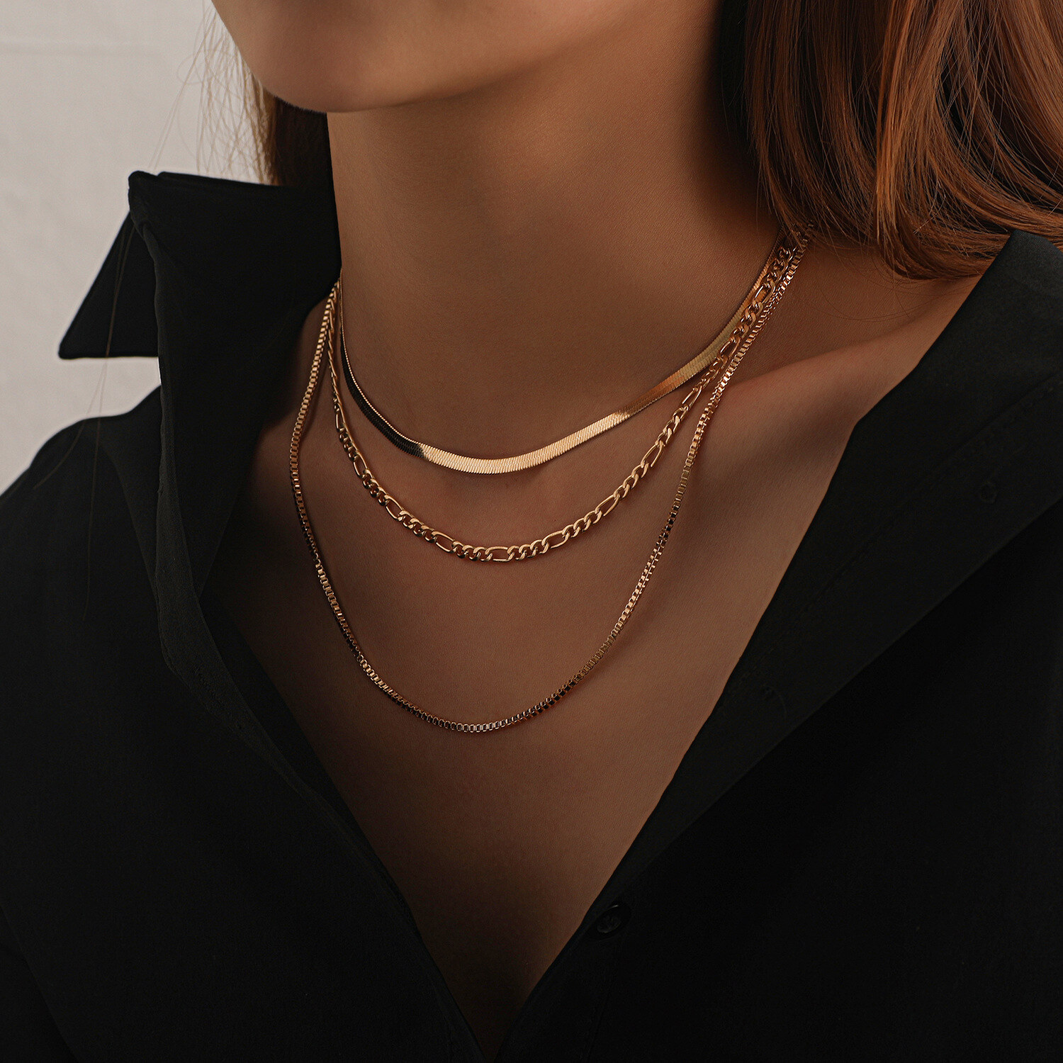 Colar geométrico de várias camadas para mulheres, gargantilha curta popular punk elegante