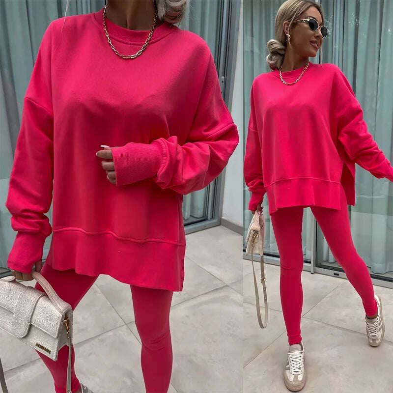 Um conjunto confortável de moletom e leggings oversize