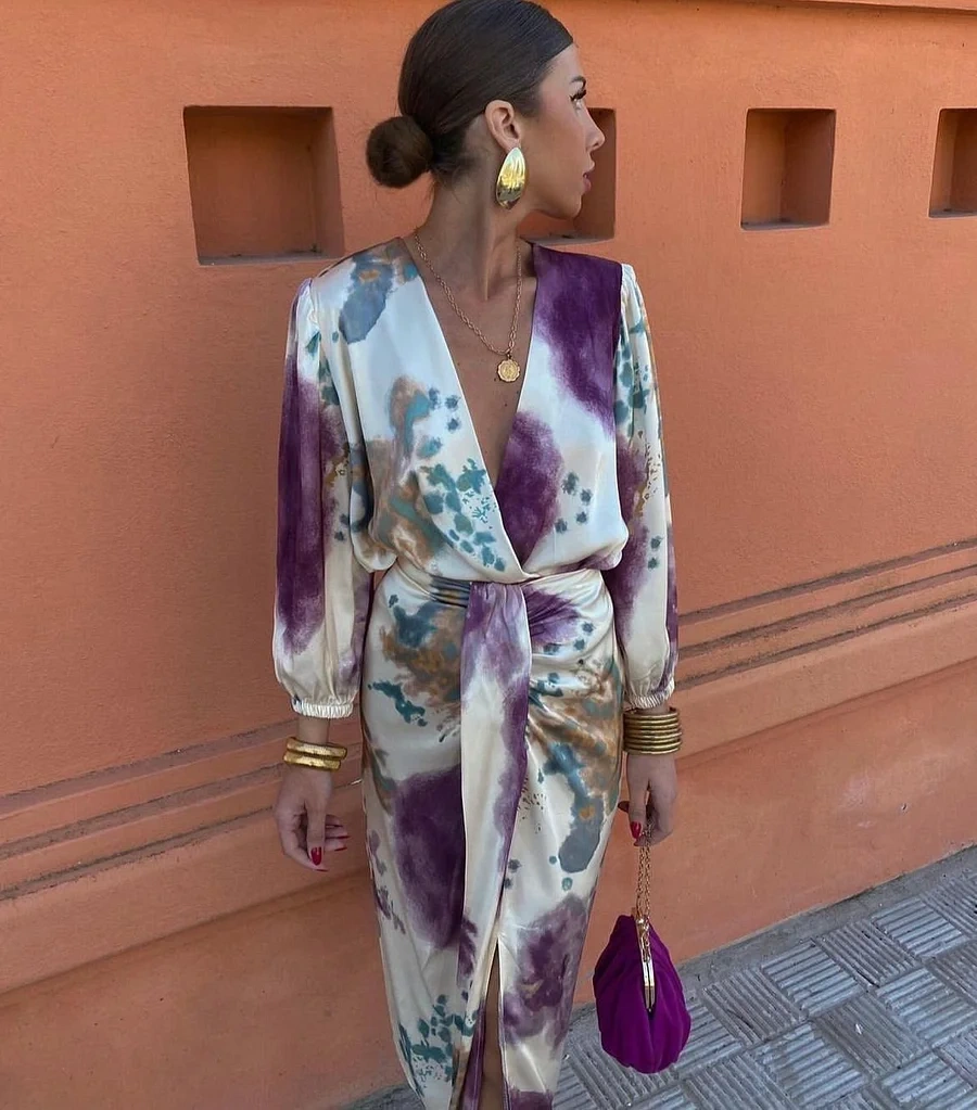 Elegante vestido roxo com decote em V 💜