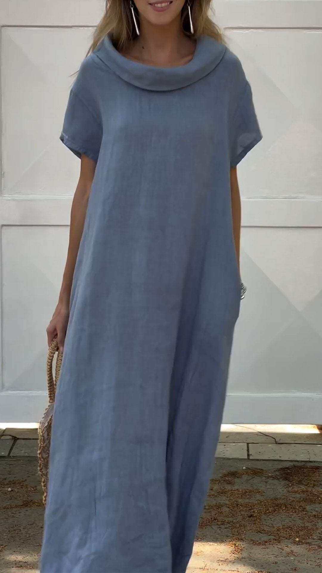 Vestido casual em algodão e linho com decote redondo e manga curta