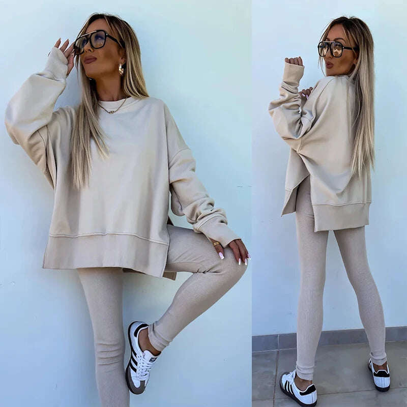 Um conjunto confortável de moletom e leggings oversize