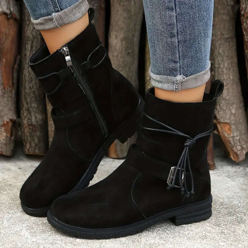 Sapatos femininos com tira decorativa e fivela