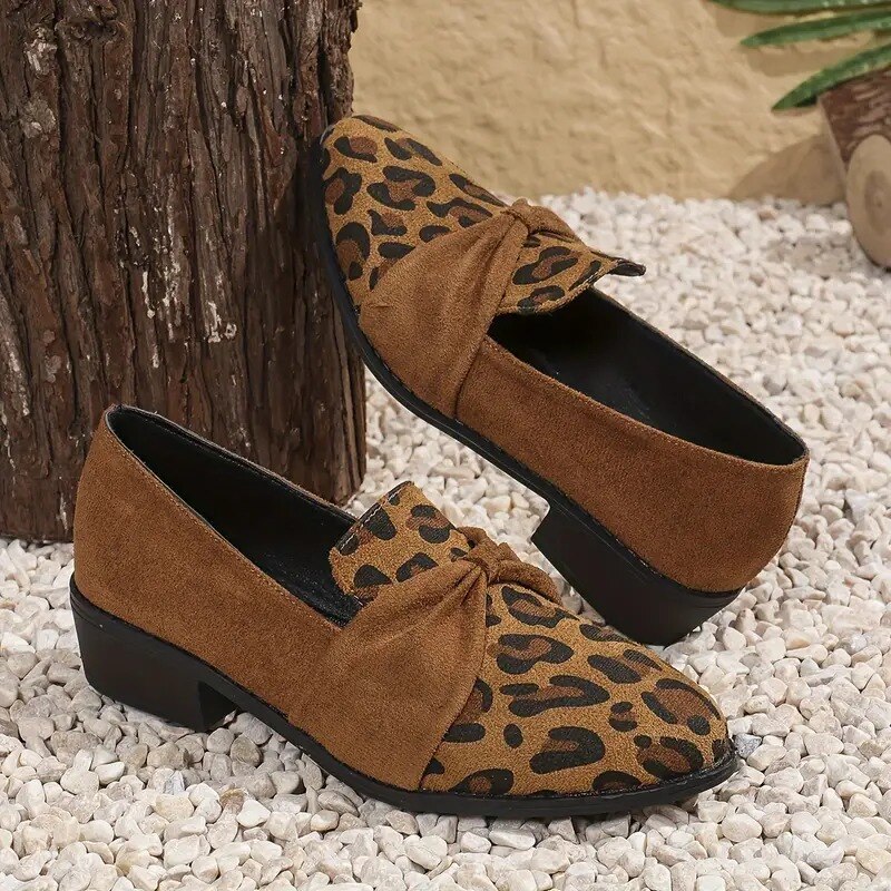 Sapatos Oxford femininos com estampa de leopardo