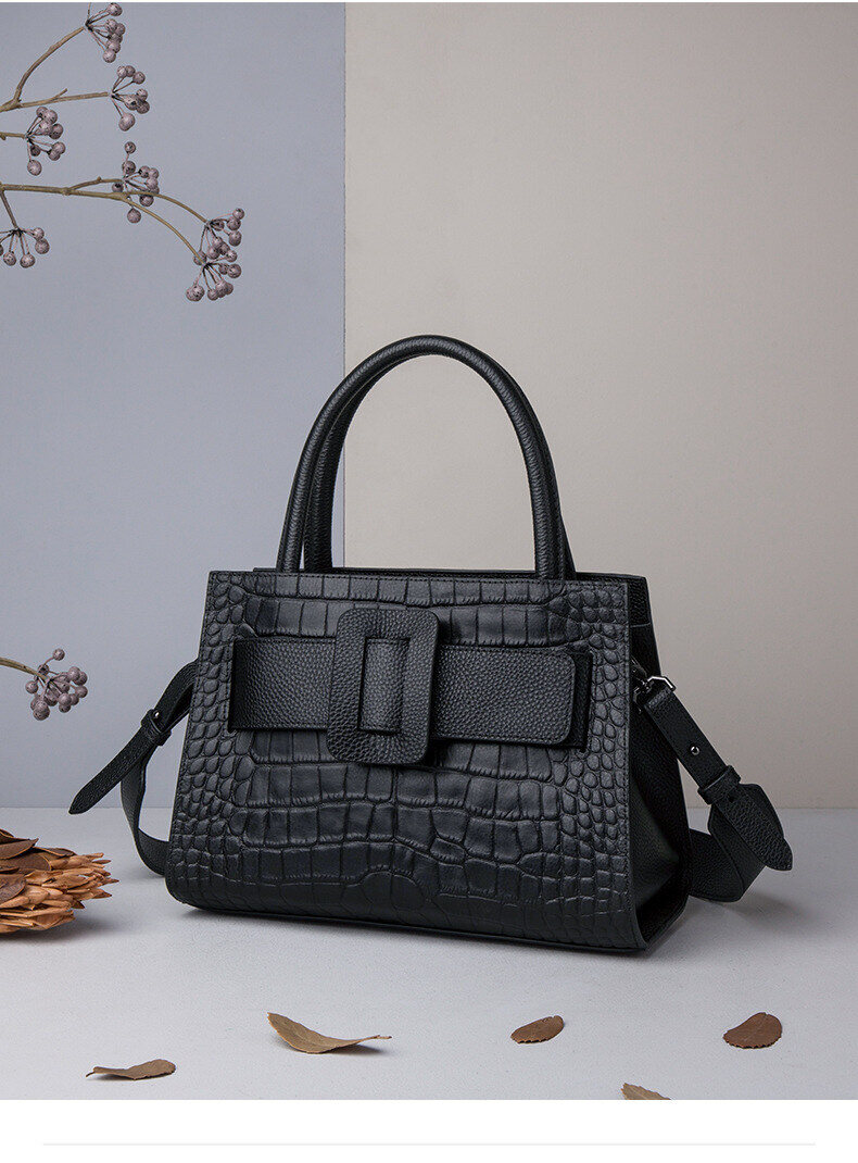 Új kézitáska: kifinomult és elegáns. Tökéletes mindennapi hordáshoz.