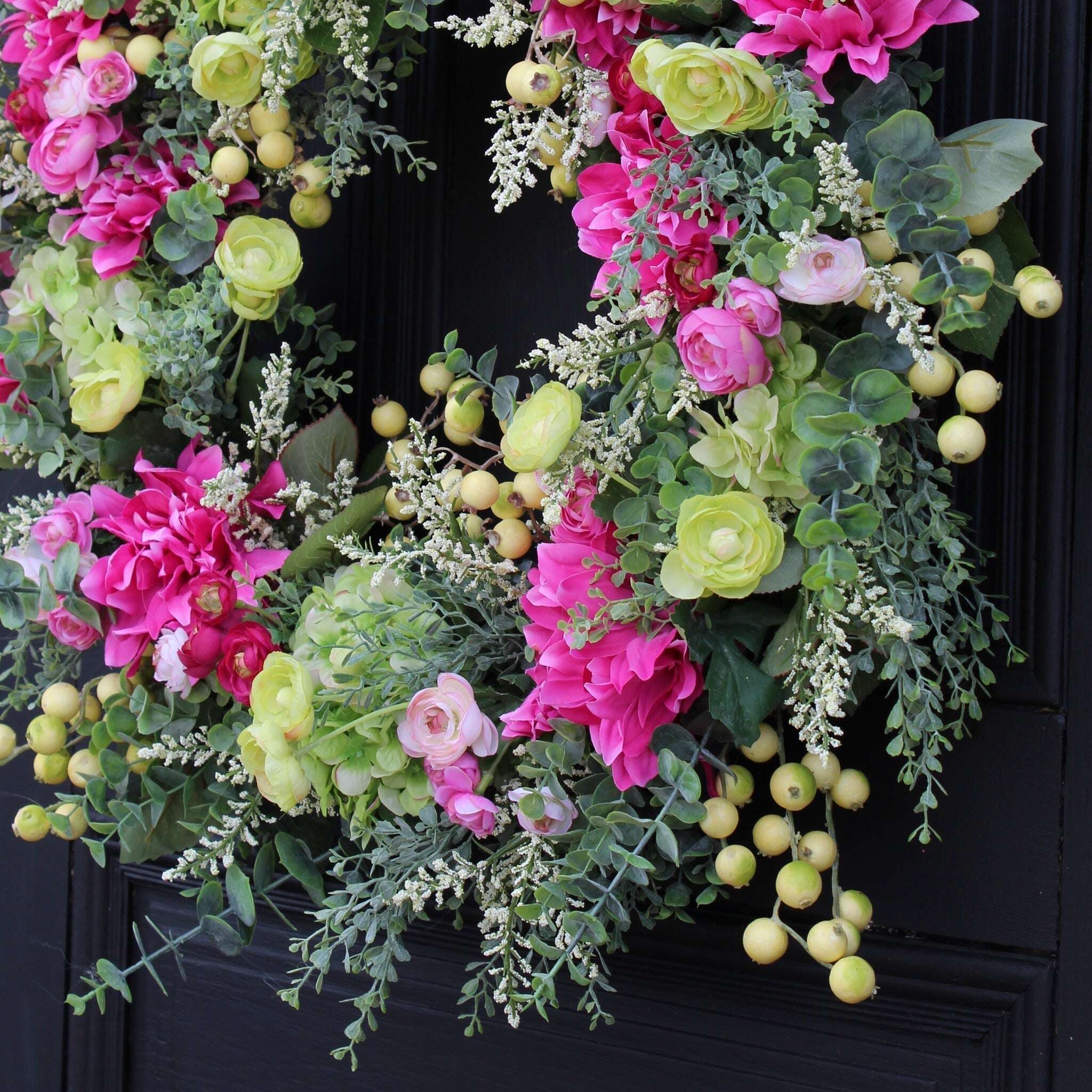 Primavera verão eucalipto verde hortênsia e coroa de dália fúcsia