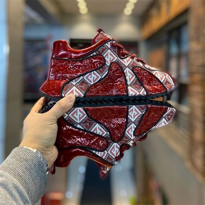 Sapatos casuais com costura bordada da moda