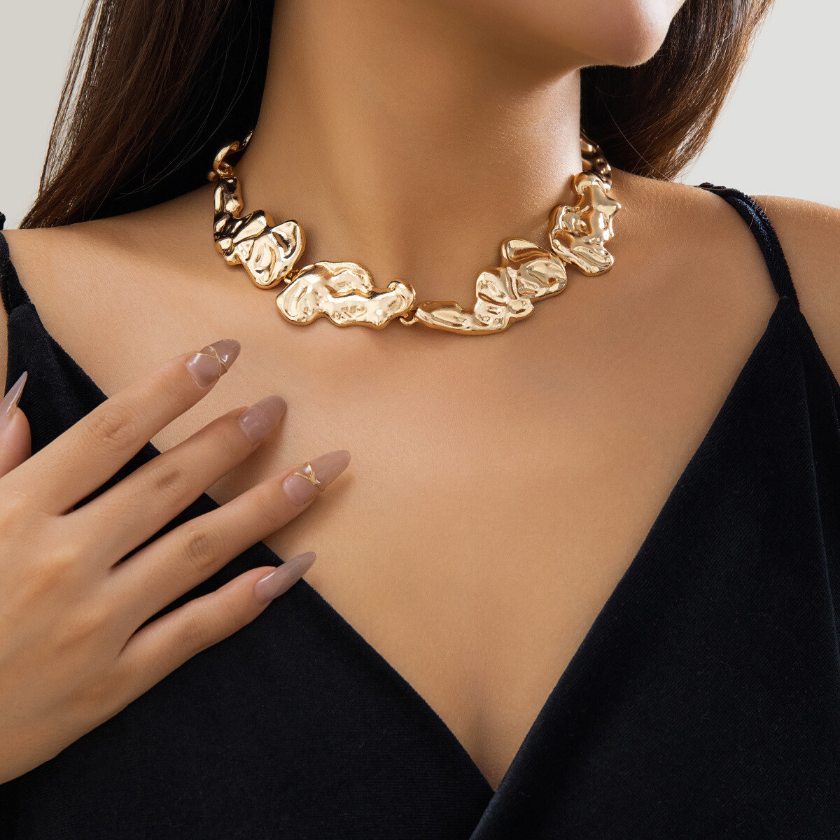Moda líquida plissada irregular gargantilha nicho metal lava colar