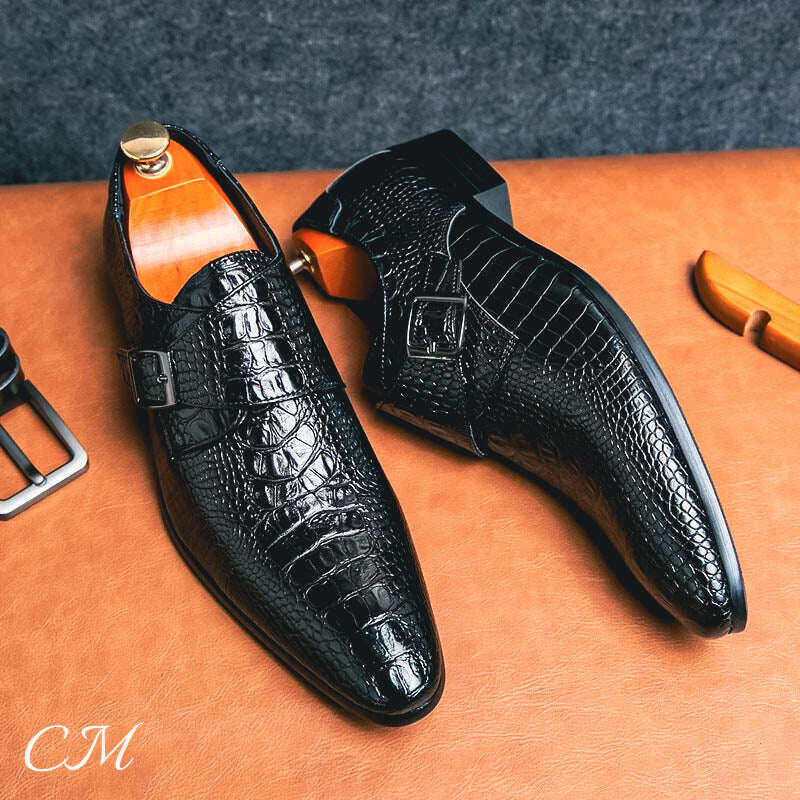 Sapatos de couro com fivela