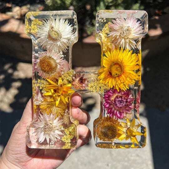 🌸Luz noturna de resina com flores feita à mão