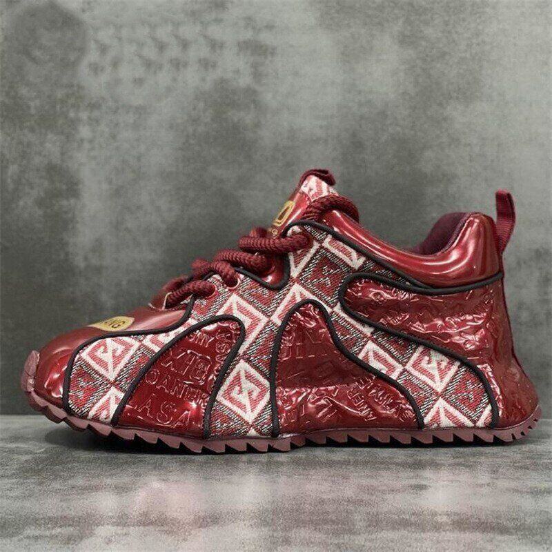 Sapatos casuais com costura bordada da moda