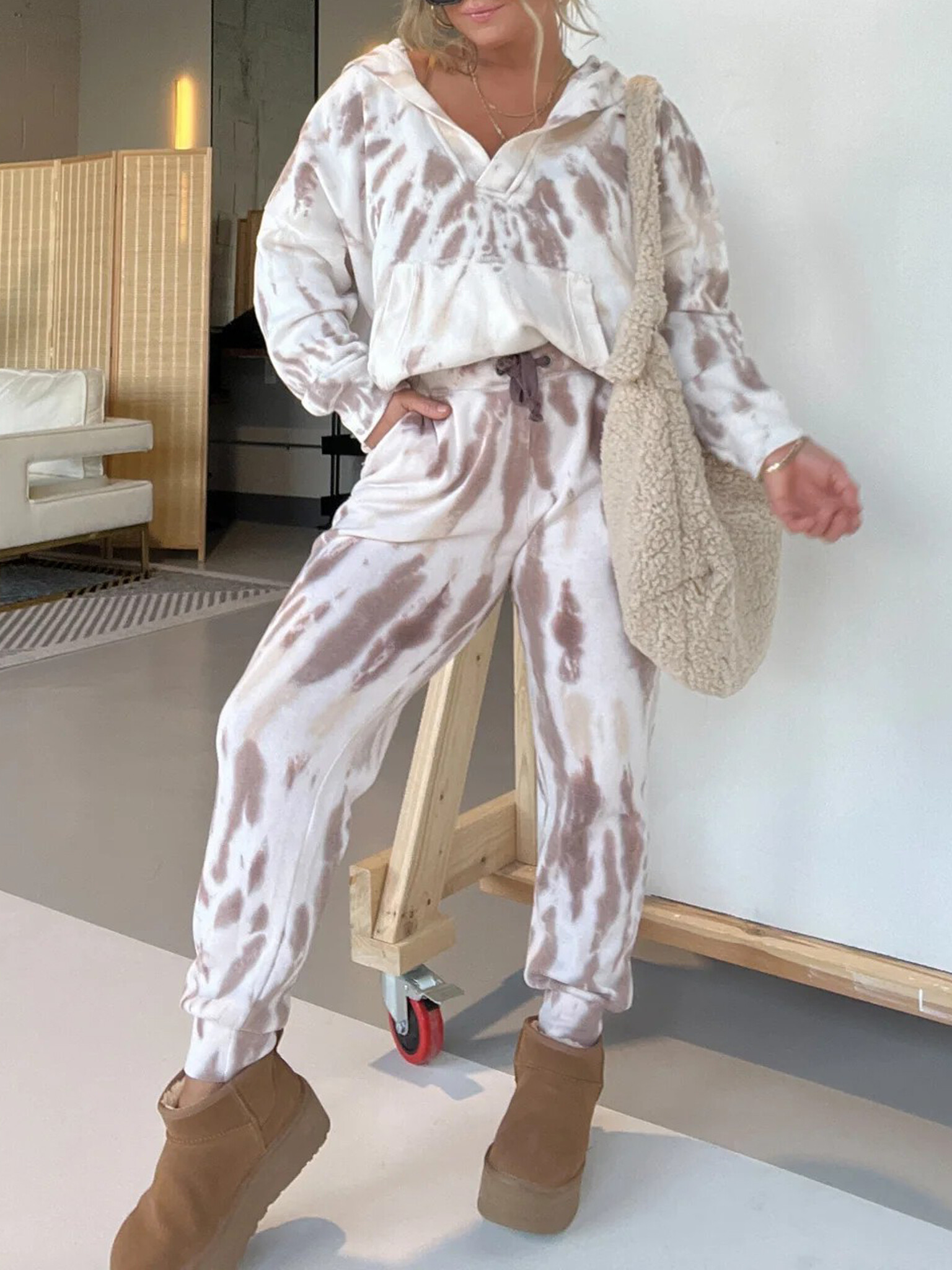 CONJUNTO DE MOLETOM E MOLETOM TIE DYE