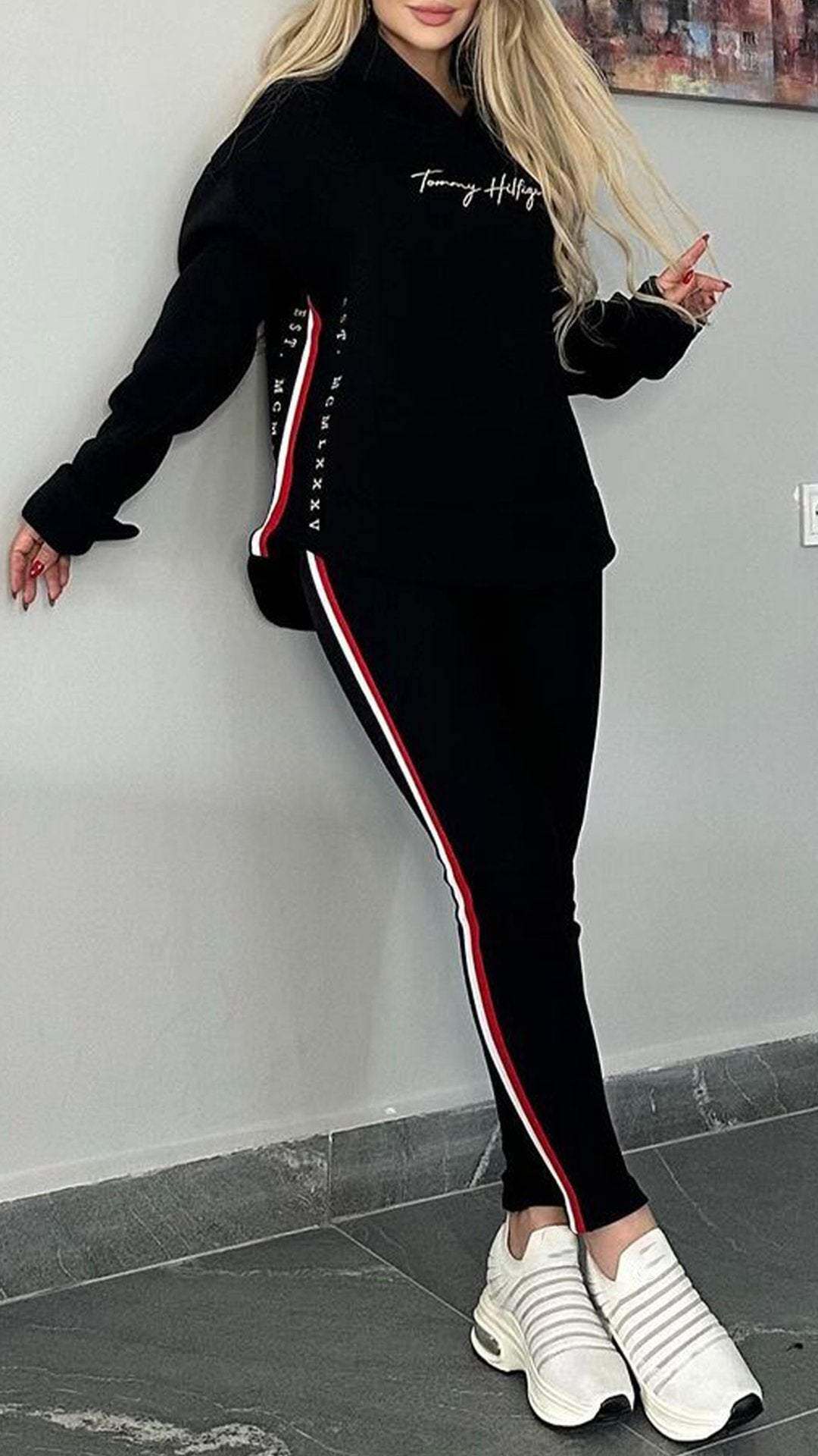 Fato casual listrado para mulher com mangas compridas e capuz