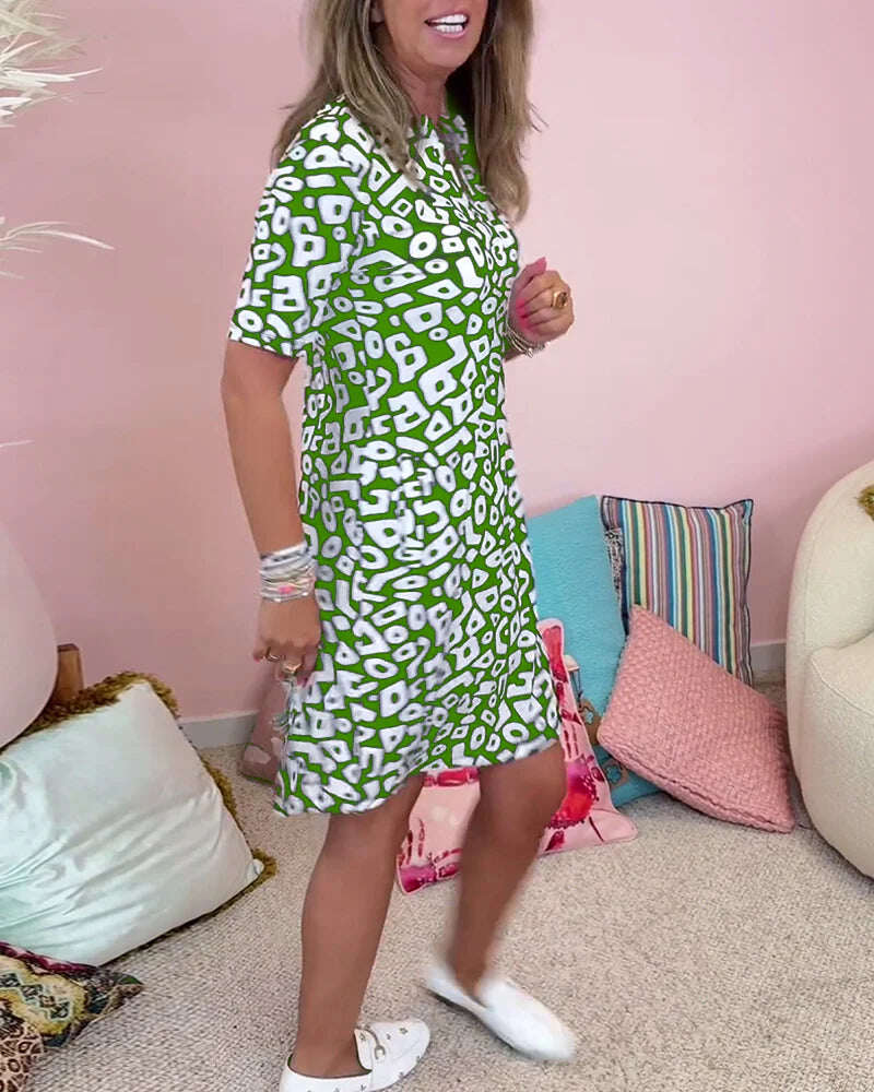 Vestido casual com decote em V e bolso estampado