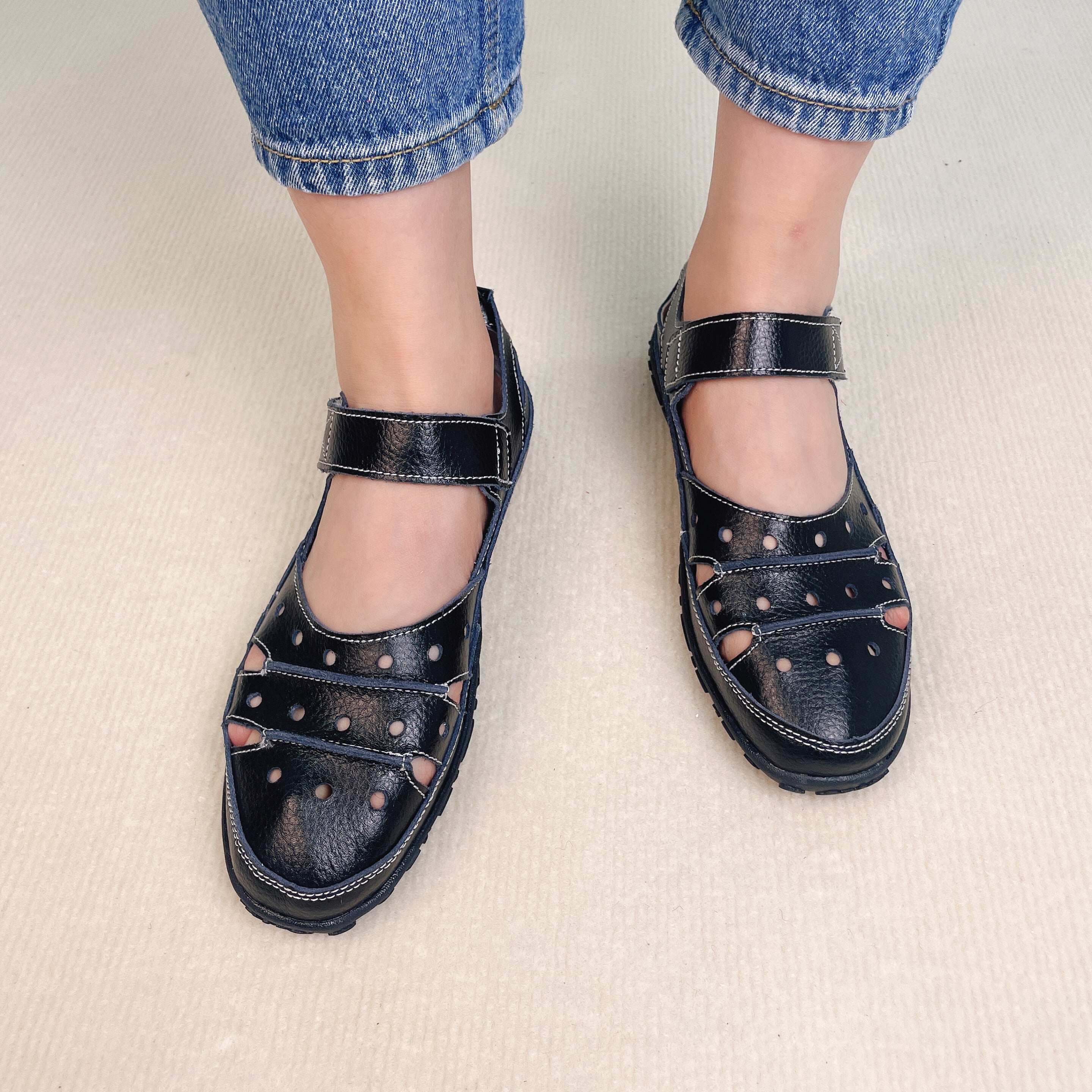 Sandália Rasa Feminina Com Gancho Oco