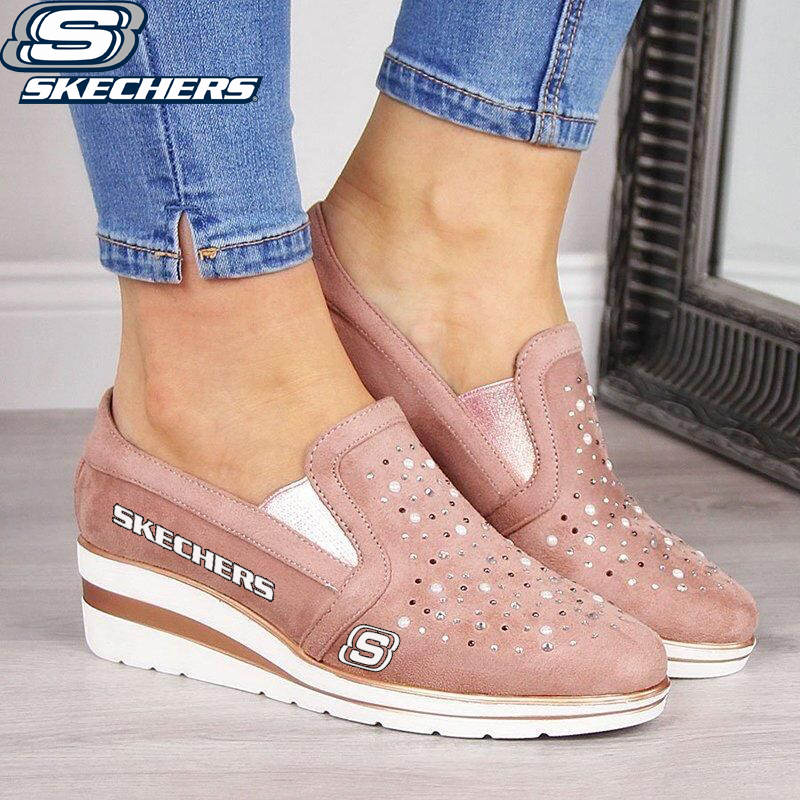 Novos sapatos ortopédicos de lazer femininos SKECHERS® com cunhas