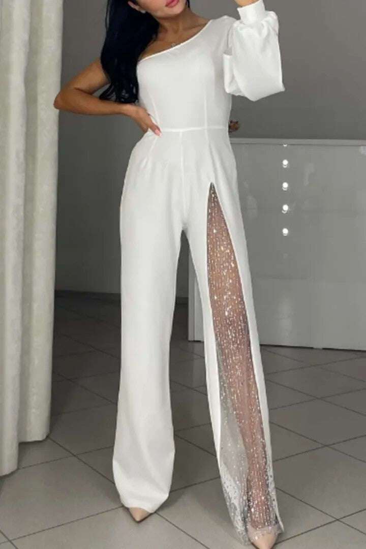 Macacão feminino elegante e sexy com ombros caídos e rachas altas