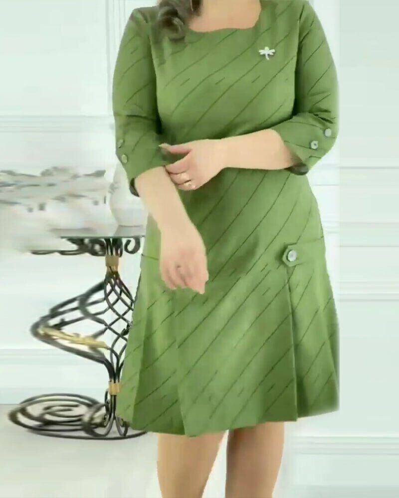 Vestido estampado elegante com decote redondo
