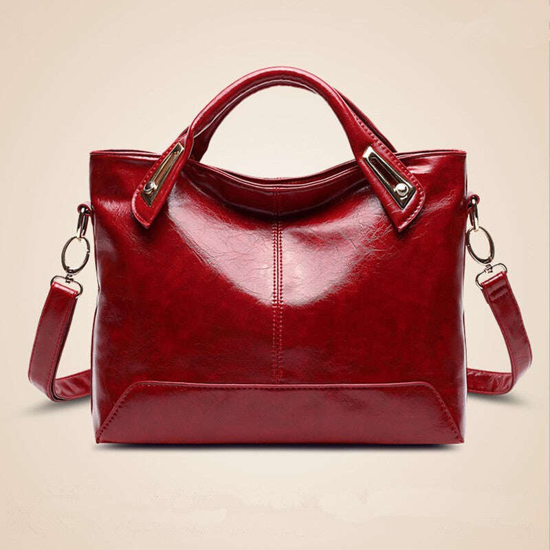 Leather shoulder bag(Save €50 on purchases over €100)