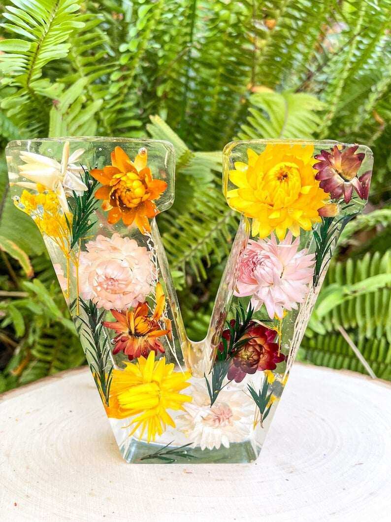 🌸Luz noturna de resina com flores feita à mão