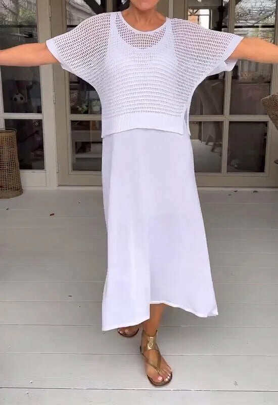 Vestido de duas peças com ombreiras e blusa perfurada