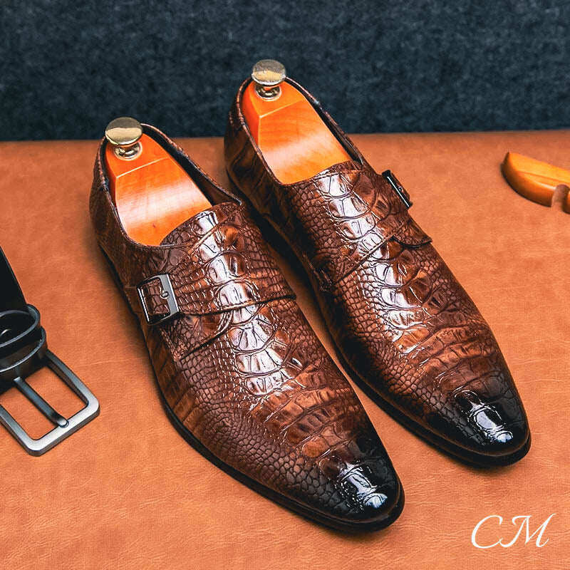Sapatos de couro com fivela 